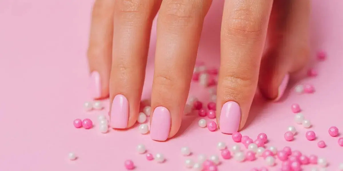 Unghie fatte in casa: bastano solo 3 step con la Dip manicure